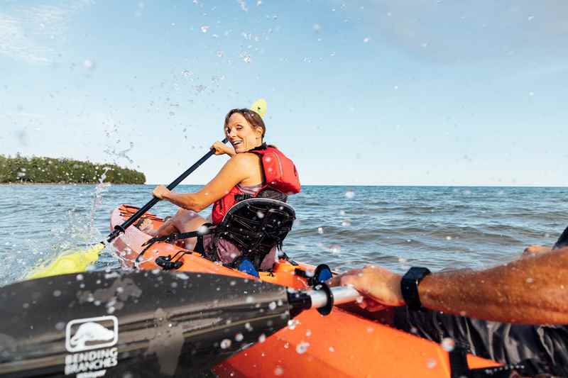 couple kayaking newport state park
