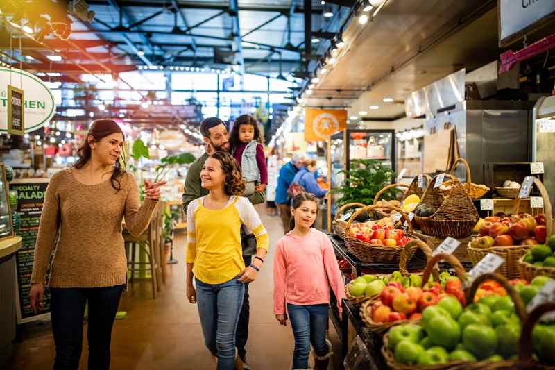 family at milwaukee public market