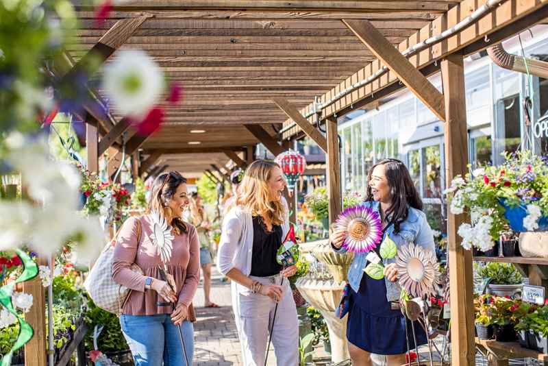 Women shopping at Brenda's Blumenladen in New Glarus